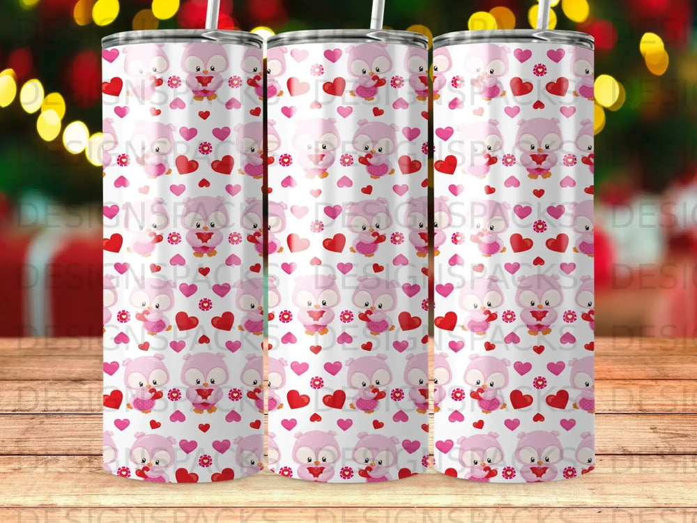 Pattern of cute pink owls holding hearts, on a tumbler.
